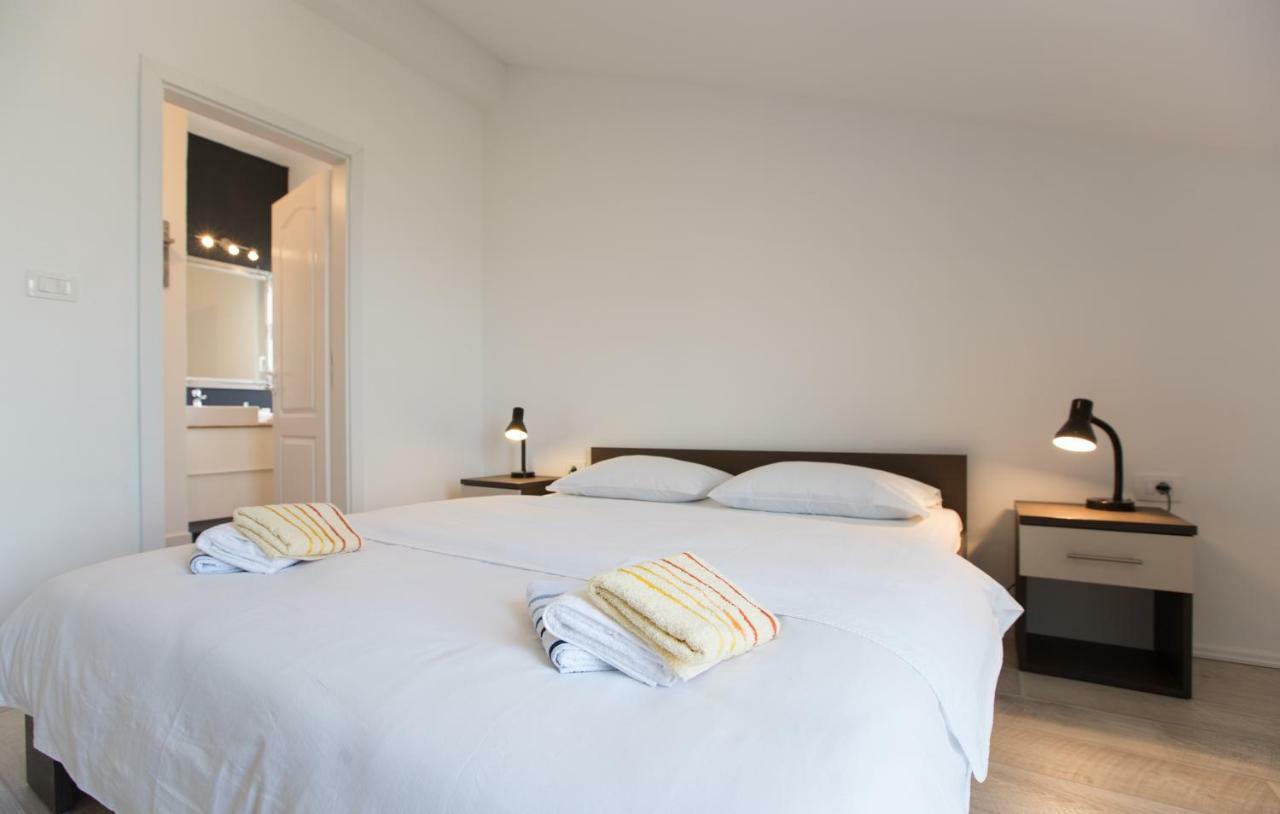 Relaxing Whole Top Floor Apartment By The Sea 扎博里克 外观 照片